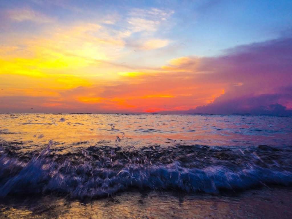 We will be in Central America in 1 week! Can't wait to eat all their amazing dishes. And hoping to see sunsets better than this one in Thailand. #Travel #InstaTravel #Traveling #Wanderlust #Photography #TravelGram #International #Jetsetter #Instatraveling #traveler #travelcouple #paradise #vacation #travelphotography #adventure #beach #adventure #food #foodporn #thailand #costarica #Nicaragua #Kohlanta #sunset #igsunsets #centralamerica #ocean #workflow