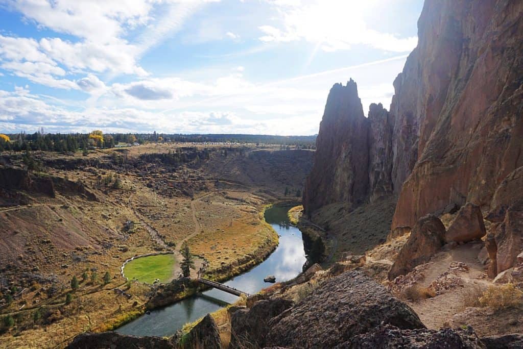 hiking Smith Rock State Park