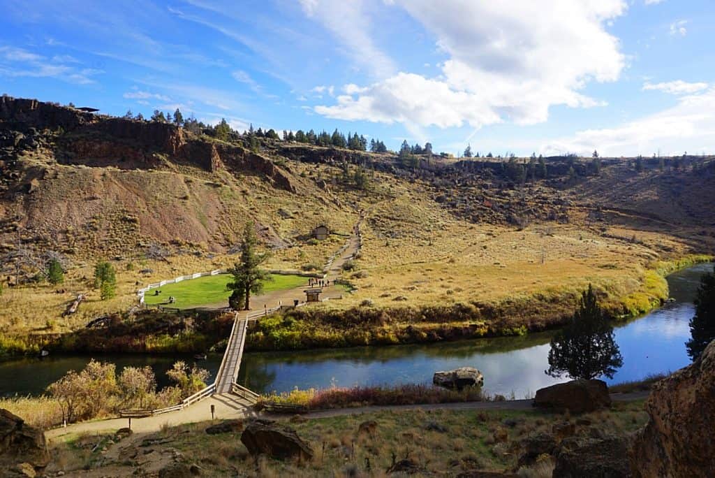 hiking Smith Rock State Park