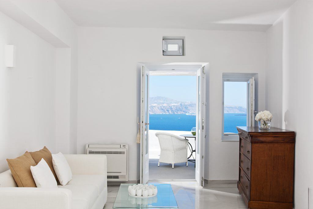 Luxury Hotels in Santorini Canaves