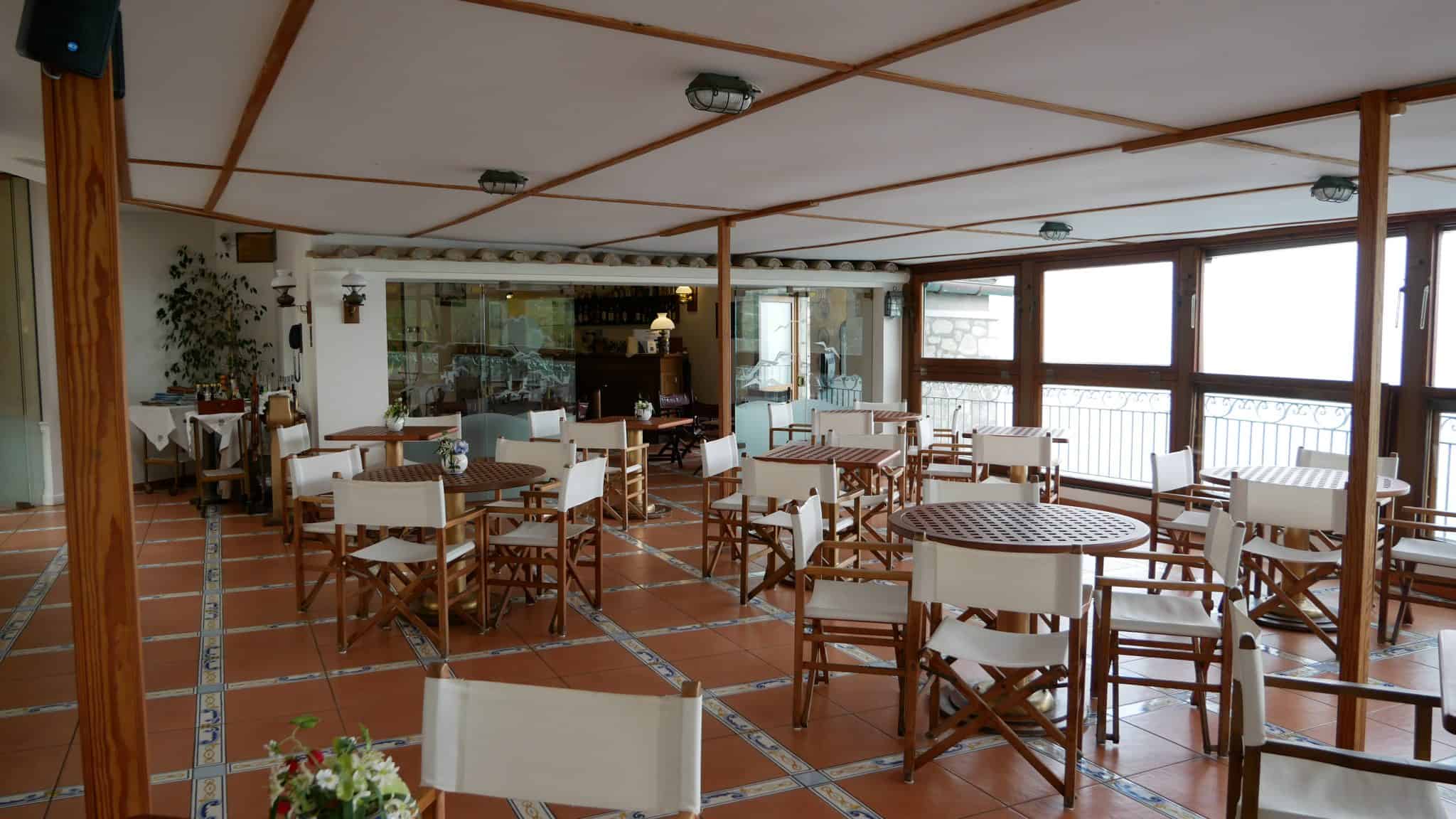 hotel restaurant with view amalfi coast fittwotravel