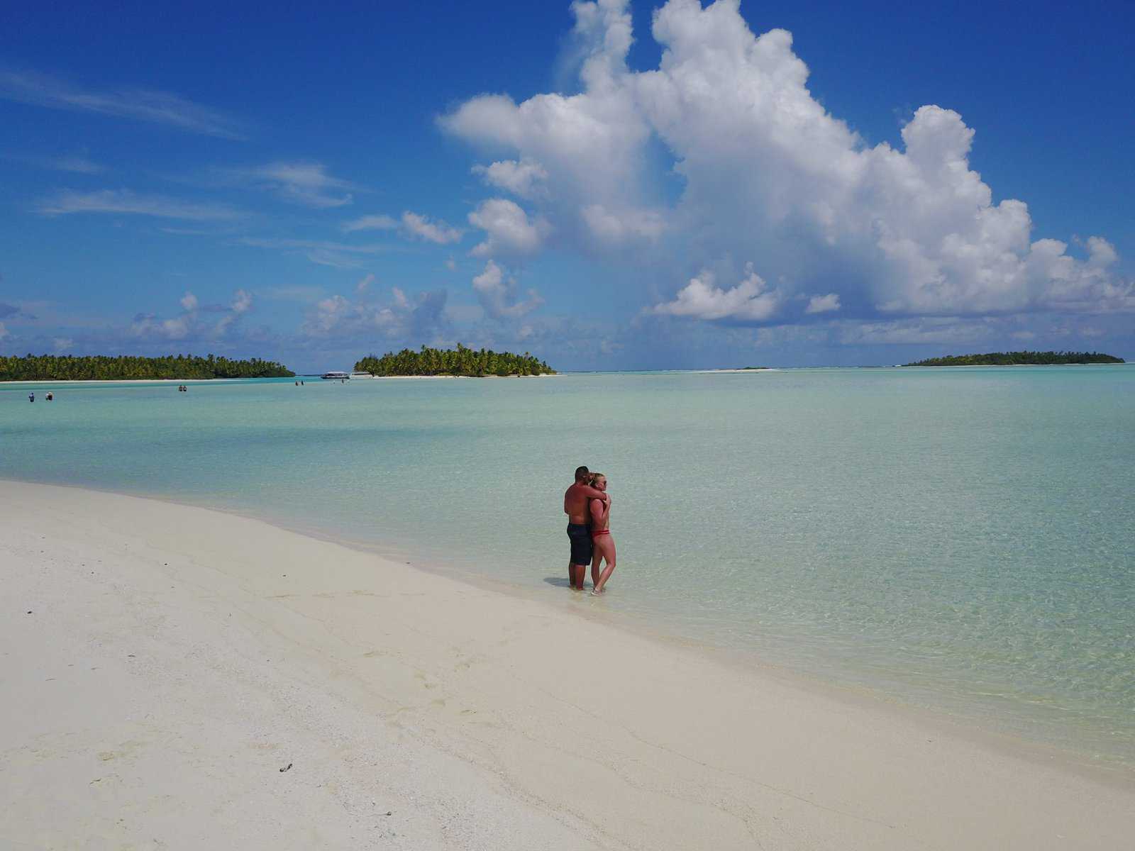 AIr Rarotonga to Aitutaki day tour fittwotravel.com